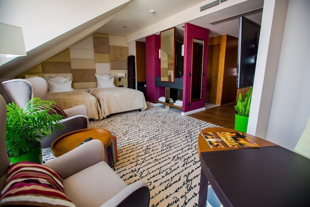 Grand Hotel Boutique เชชูฟ ภายนอก รูปภาพ