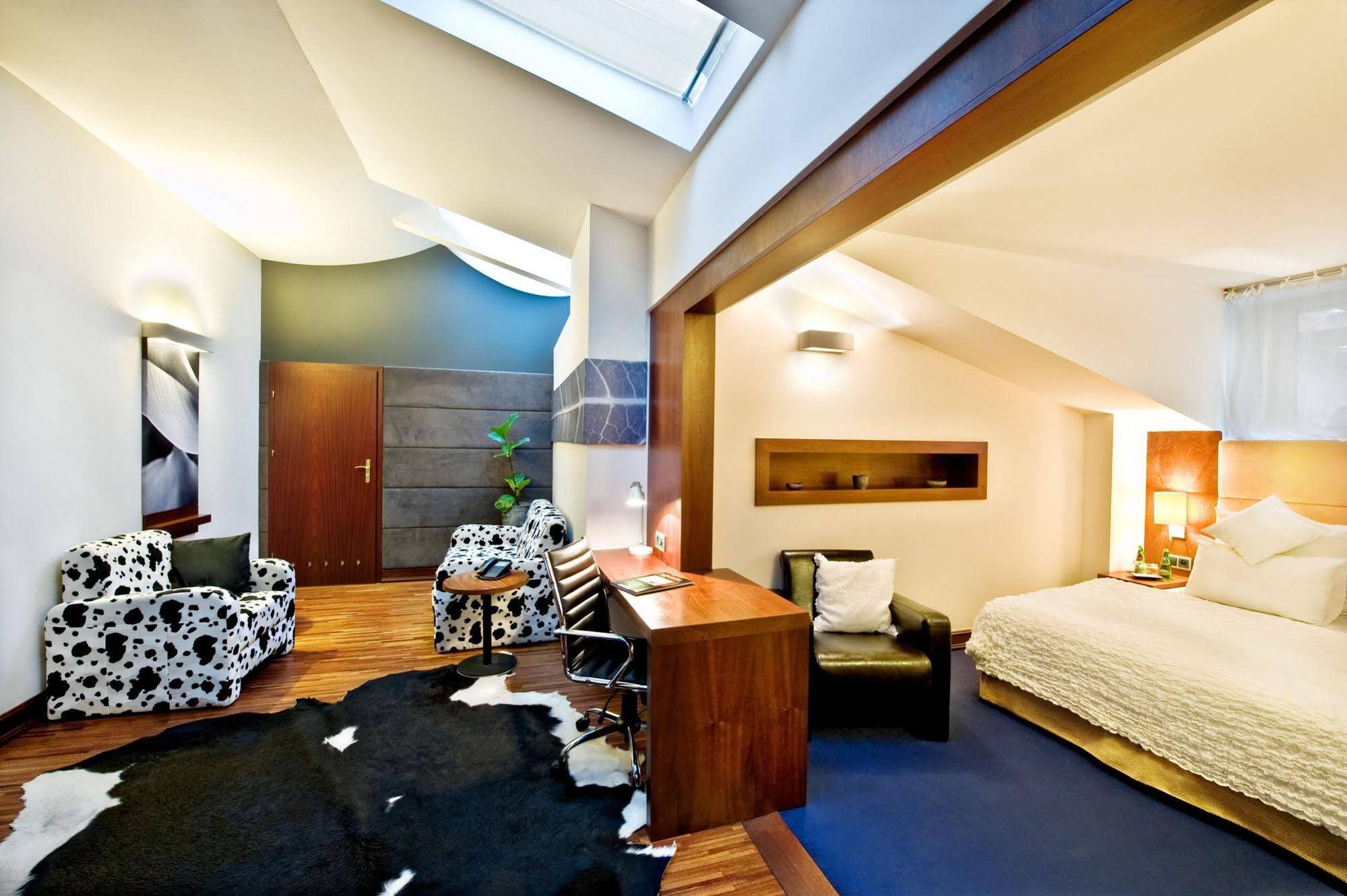 Grand Hotel Boutique เชชูฟ ภายนอก รูปภาพ