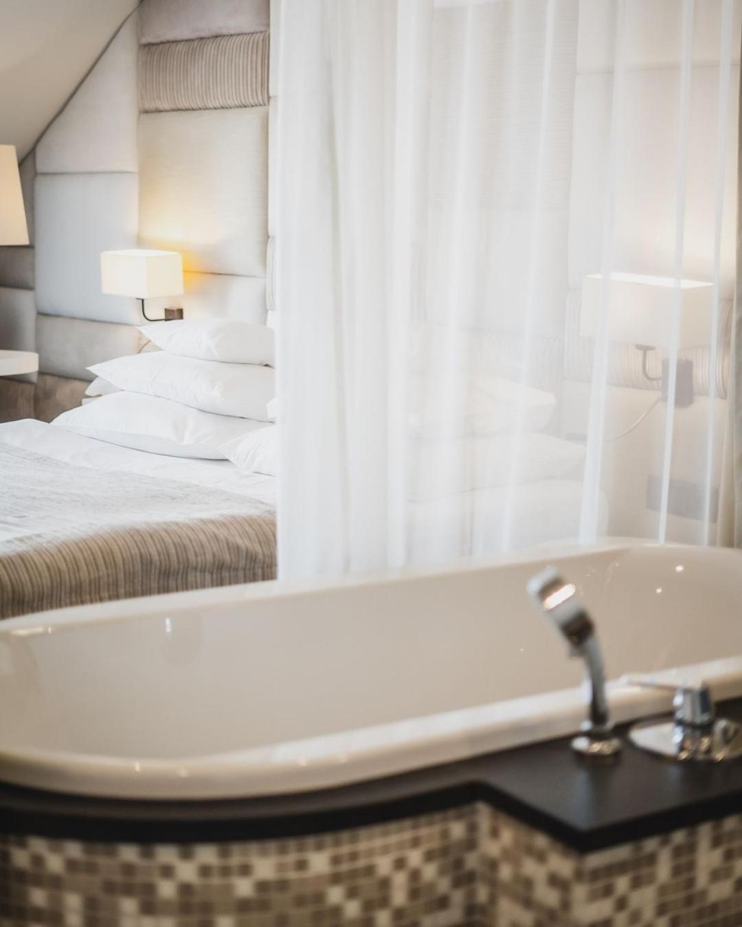 Grand Hotel Boutique เชชูฟ ภายนอก รูปภาพ