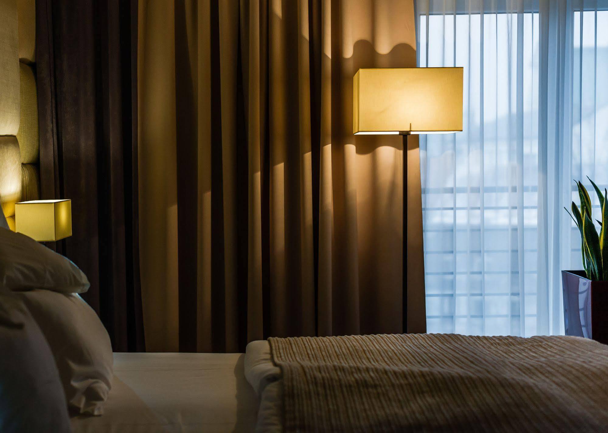 Grand Hotel Boutique เชชูฟ ภายนอก รูปภาพ